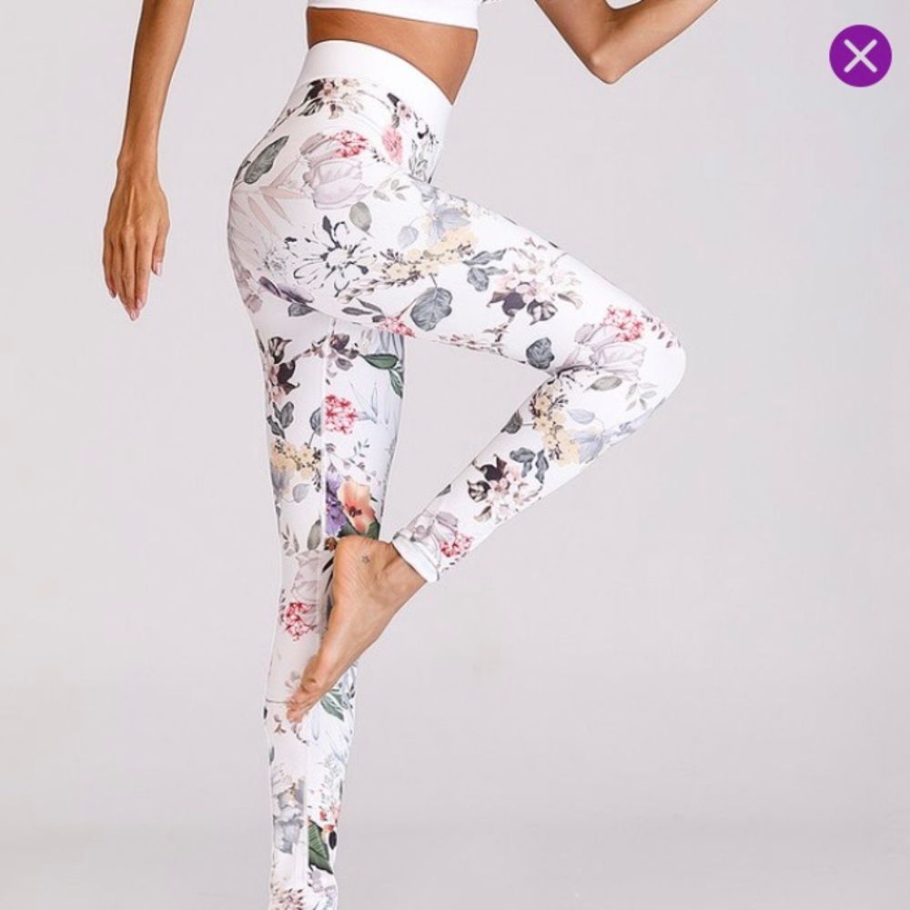 The Free Yoga White Floral Leggings